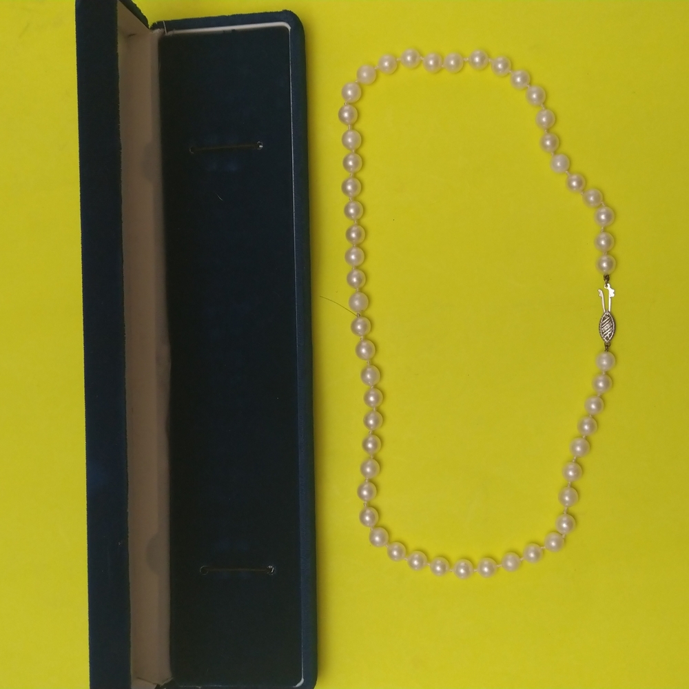 FRESHWATER PEARL NECKLACE WITH 10K GOLD CLASP